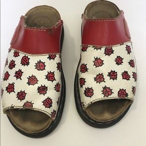 ISO these Dr Martens women’s size 8